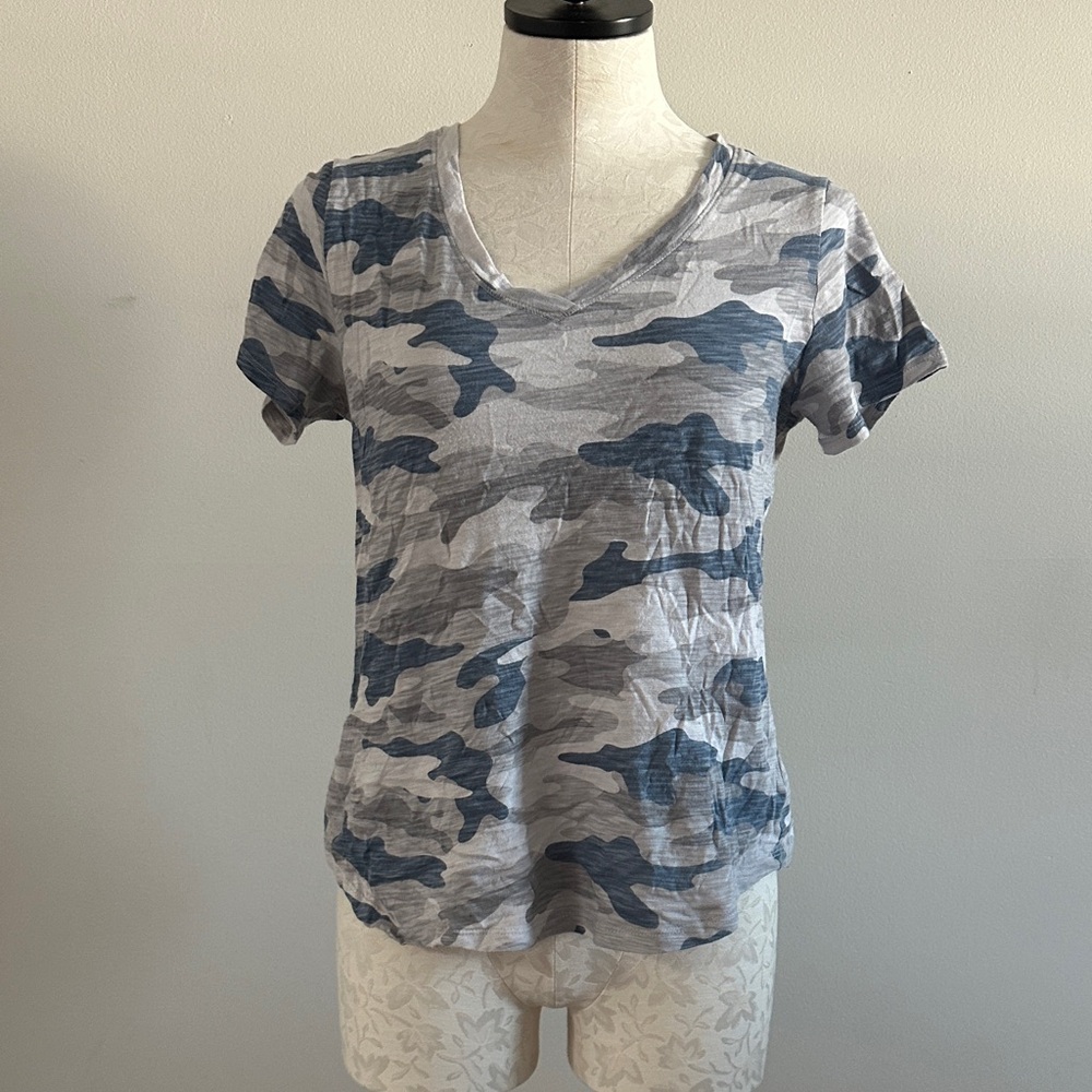 Old Navy Blue and Gray Camo V-Neck Tee
